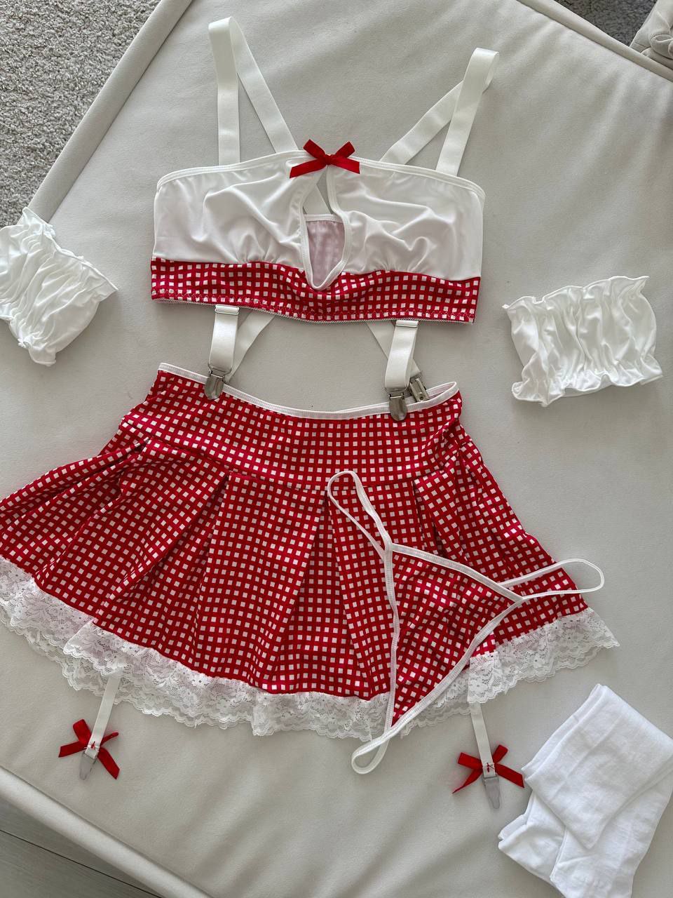 Комплект нижньої білизни .Топ, спідниця, трусики, панчохи