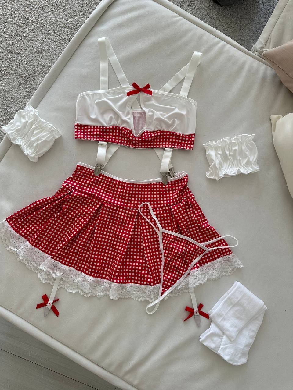 Комплект нижньої білизни .Топ, спідниця, трусики, панчохи