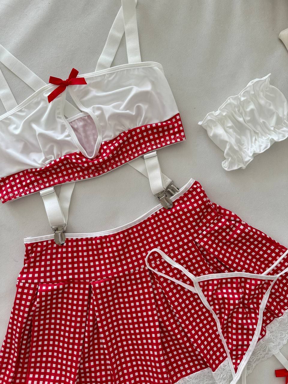 Комплект нижньої білизни .Топ, спідниця, трусики, панчохи