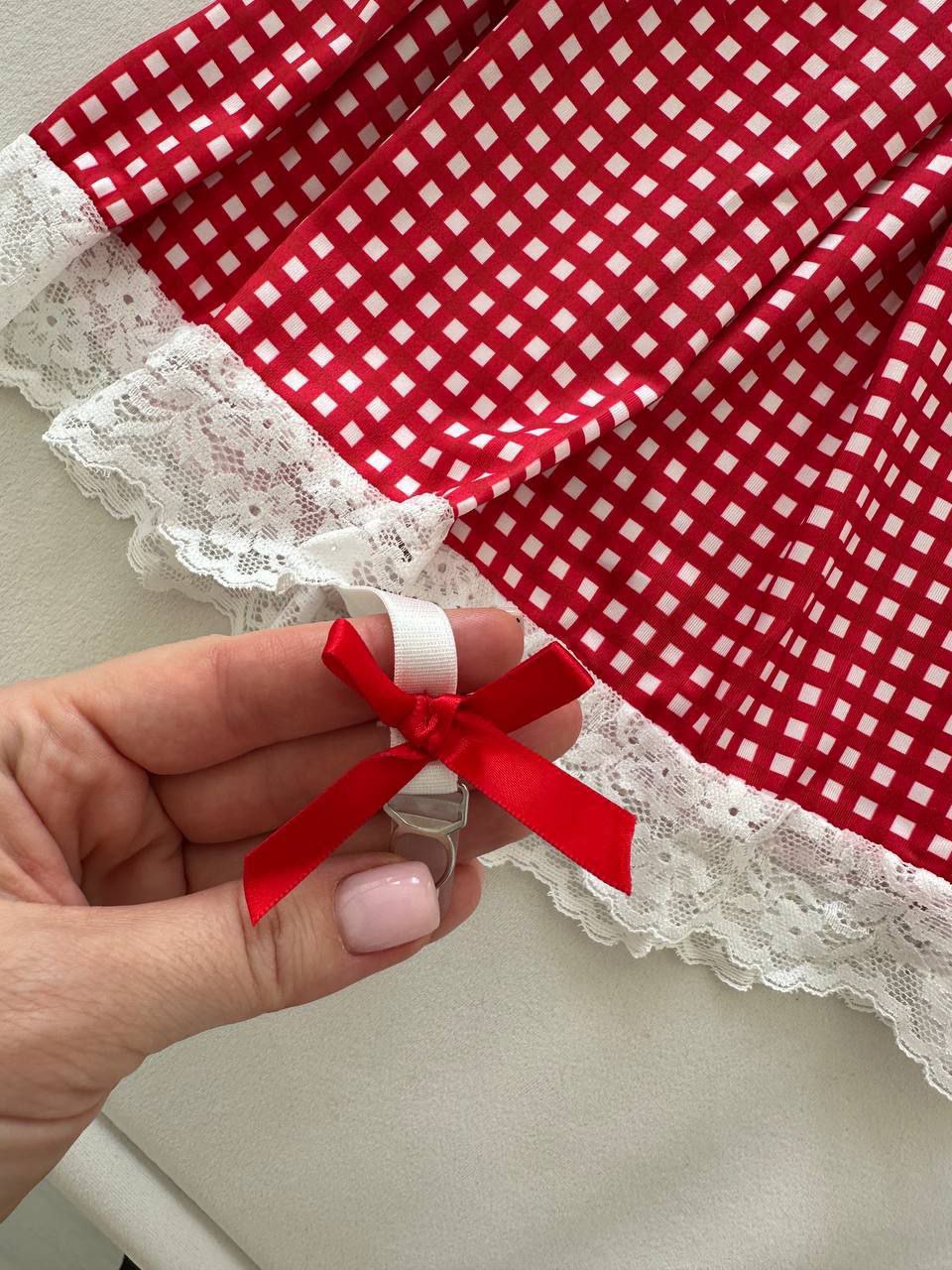 Комплект нижньої білизни .Топ, спідниця, трусики, панчохи