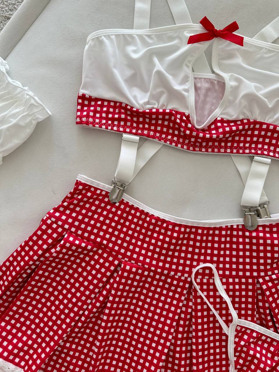 Комплект нижньої білизни .Топ, спідниця, трусики, панчохи