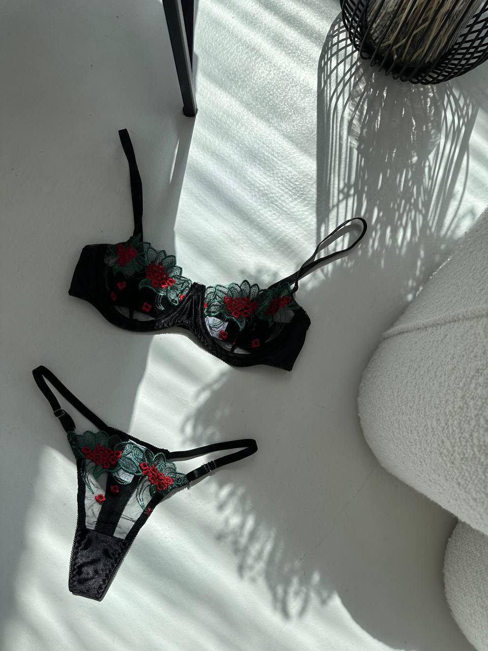 Комплект нижньої білизни з вишивкою