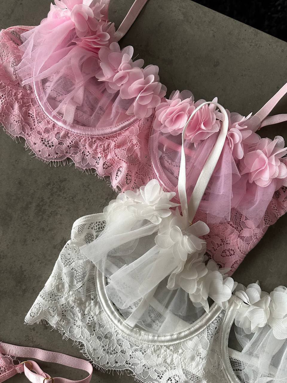 Комплект нижньої білизни. Бюстгальтер,трусики, спідничка, панчохи. Білий