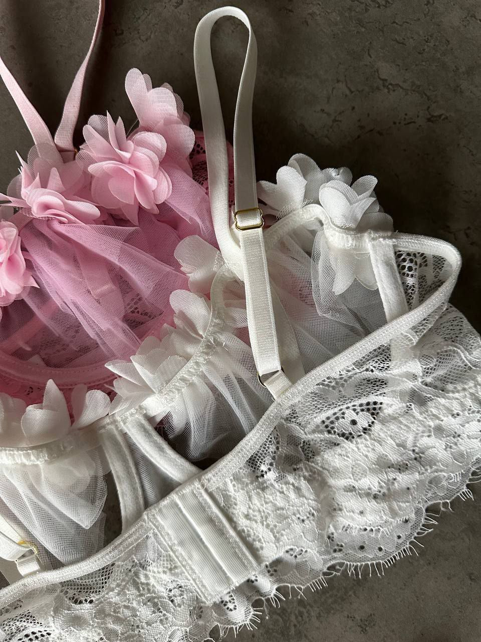 Комплект нижньої білизни. Бюстгальтер,трусики, спідничка, панчохи. Білий