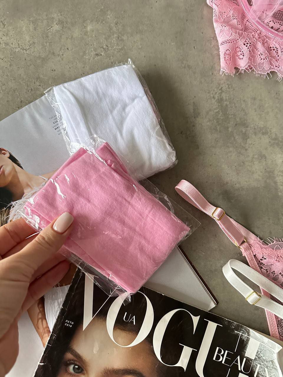 Комплект нижньої білизни. Бюстгальтер,трусики, спідничка, панчохи. Білий